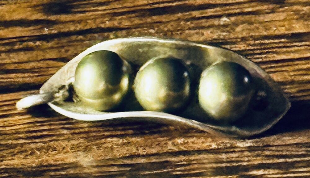 Vintage Sterling Silver 3 Peas in a Pod Pendant Artisan Green Bead Charm